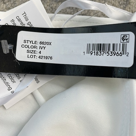 NWT Xscape One Shoulder Ruffle Scuba Crepe Gown White Wedding Sz 4 - Picture 12 of 14